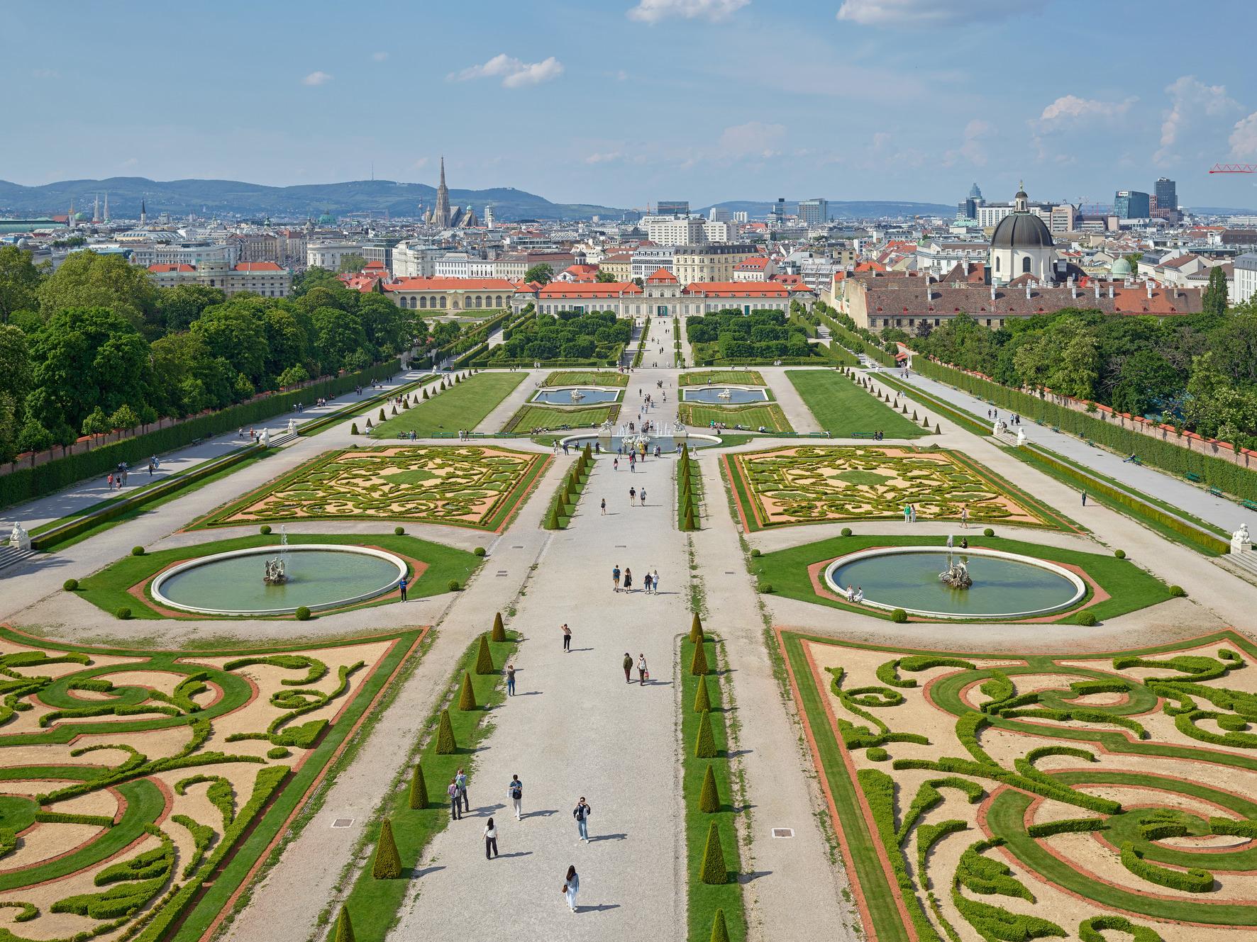 Veduta lungo l'asse dei giardini barocchi fra Upper e Lower Belvedere